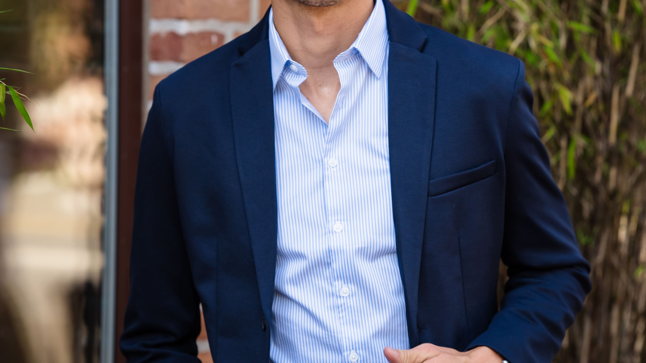 10 Holiday Outfits: Maximize Your Wardrobe with Minimal Pieces